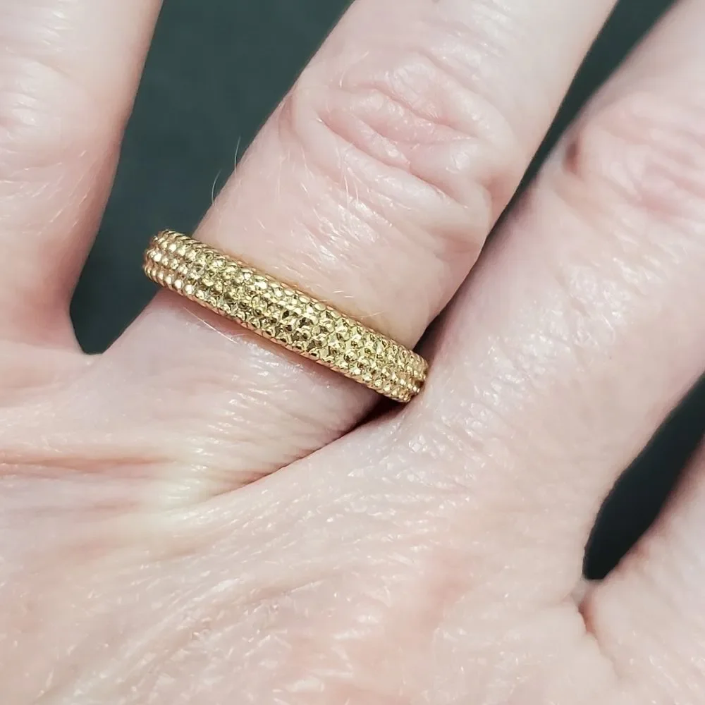 Gold tone textured ring - approx 5.25